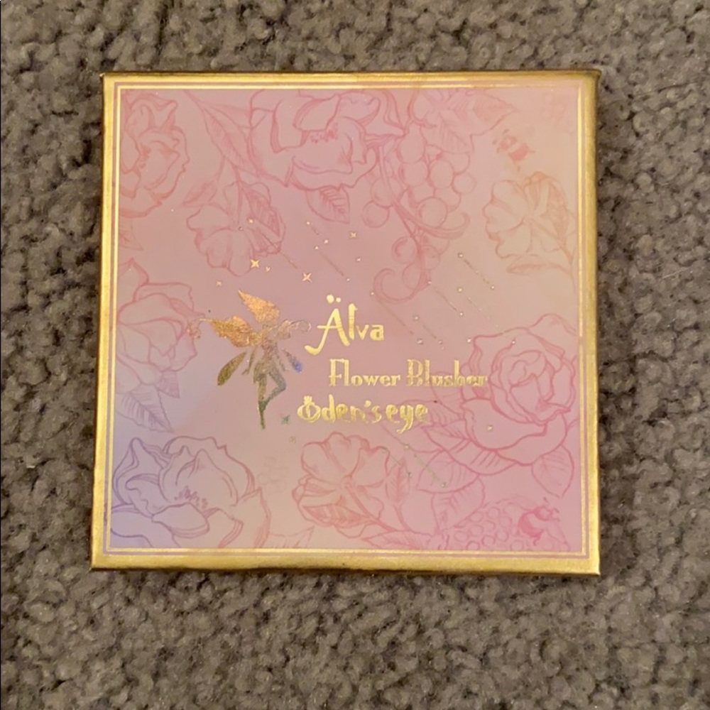 Oden’s eye Alva flower blusher